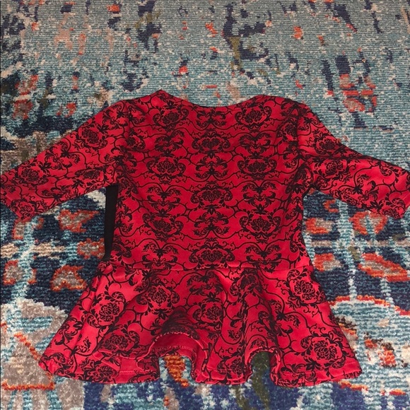 Elegant red and black top. - Picture 4 of 4